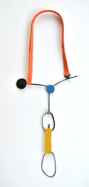 Balans II, pendant, 2013, staal, hout, laminaat, leer, aluminium, zilver