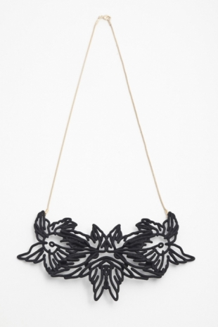 YvoIvory - 2013 – halssieraad - polyamide, messing verguld